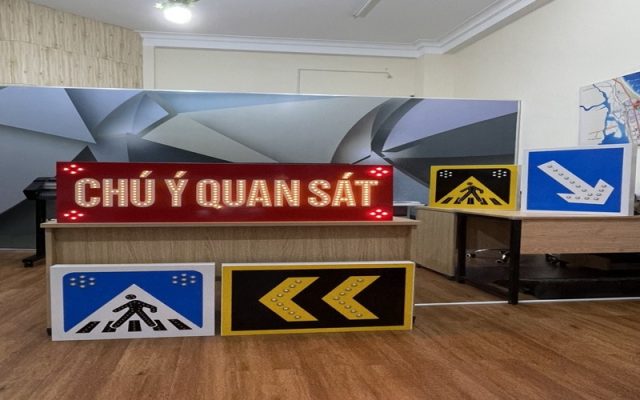 Biển Dấu Hiệu Cảnh Báo Năng Lượng Mặt Trời