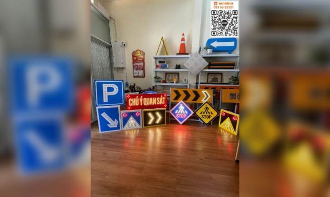 Biển Dấu Hiệu Điều Hướng Giao Thông Năng Lượng Mặt Trời